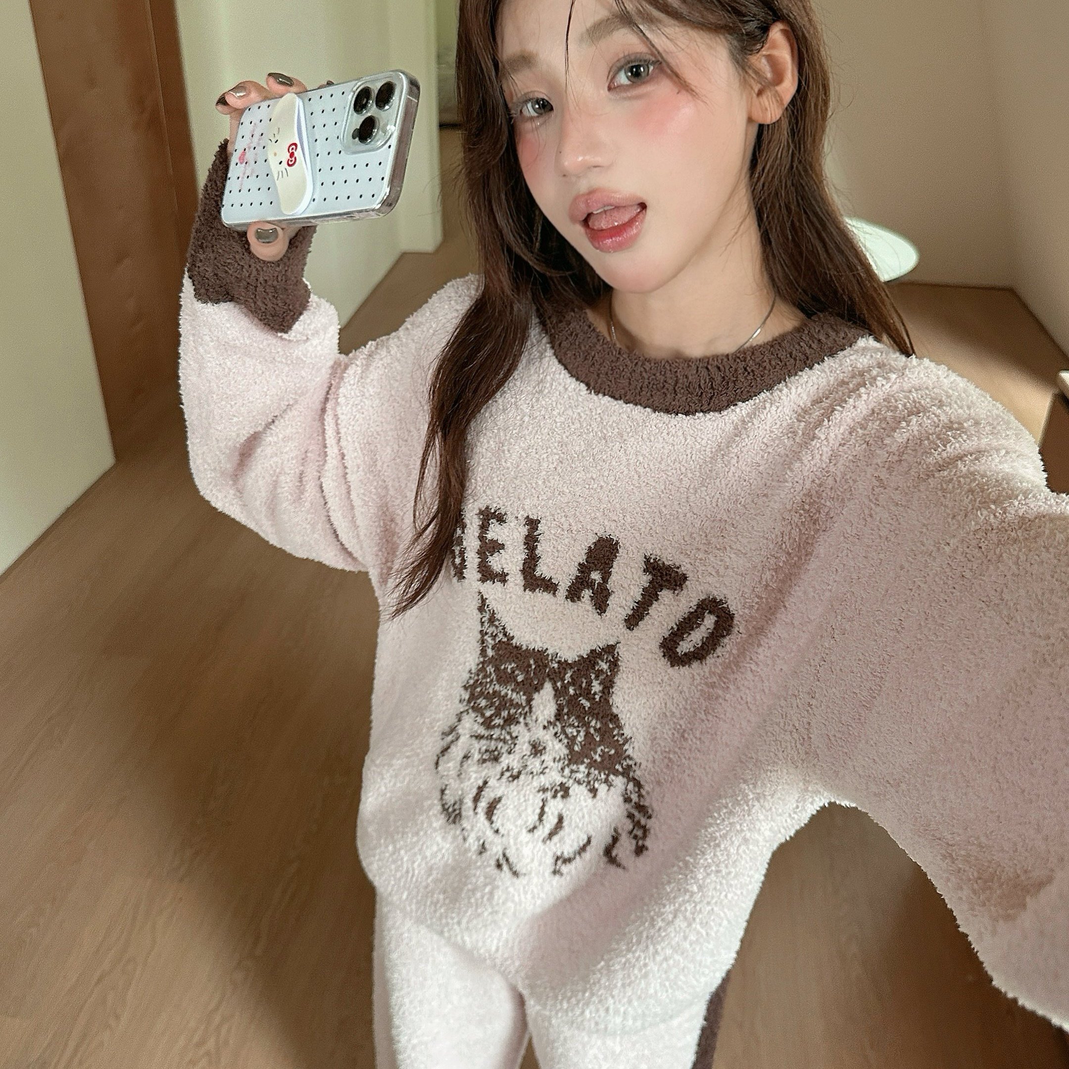 秋冬软绵绵蜜桃摩卡猫咪拼色卡通保暖家居服圆领半边绒女士睡衣