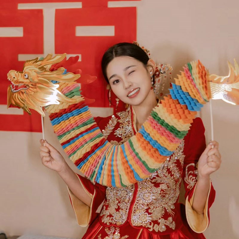 婚礼晨袍拍照道具接亲游戏创意新娘手持剪纸舞龙结婚用品大全纸龙