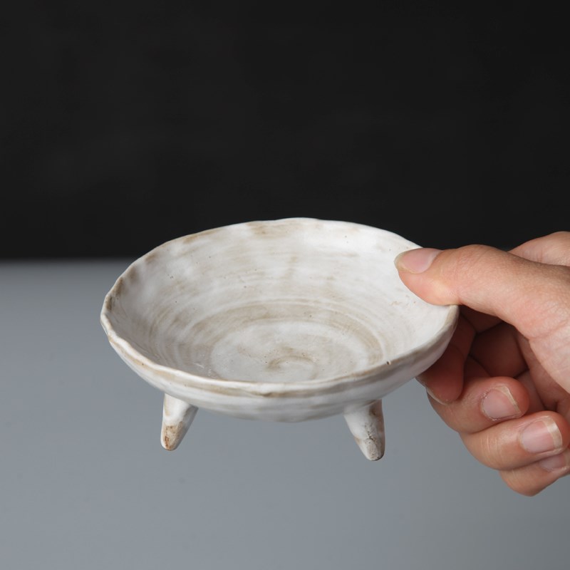 六合堂景德镇手工三足盘日式陶艺粗陶茶点盘家用小号果盘蘸酱碟子