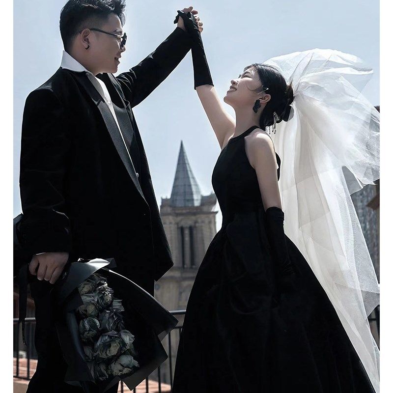 影楼婚纱摄影黑色高级感开叉挂脖旅拍2024新款显瘦轻奢小众外景女