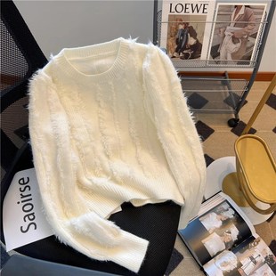 今年流行漂亮新款2024爆款高级设计感小众流苏毛边白色毛衣女秋冬