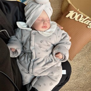 女宝宝冬装可爱满月百日套装加厚夹棉连体衣婴儿小月龄公主超萌