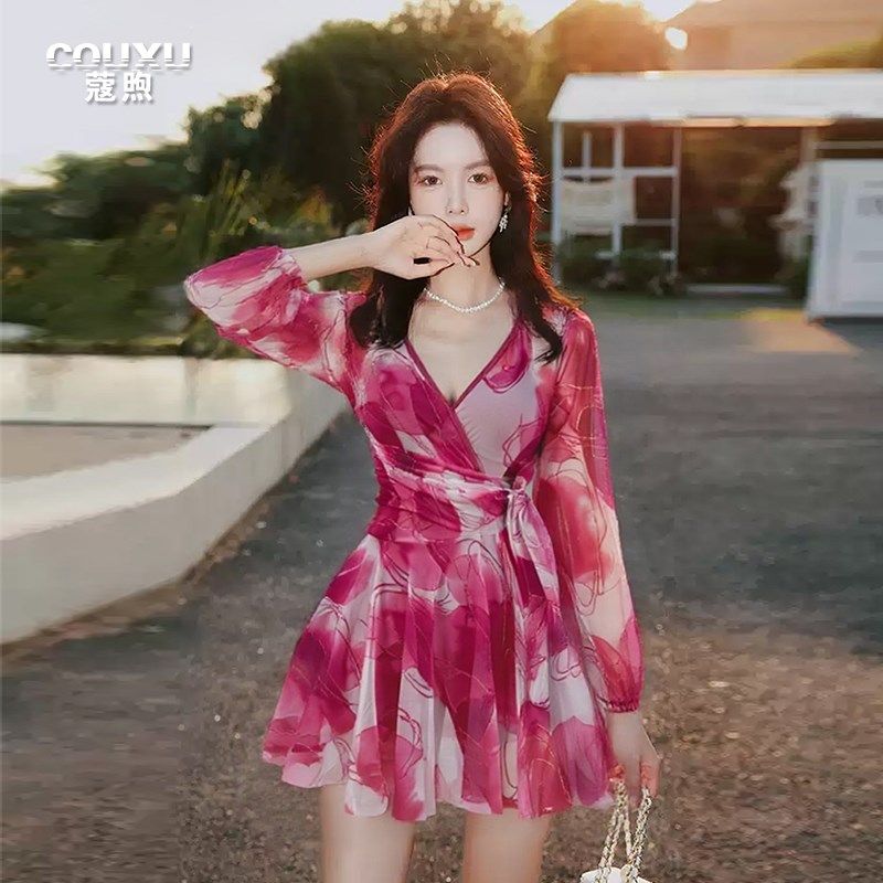 泳衣女2025新款高级感连身裙式平角保守遮肉显瘦夏季海边度假泳装,运动/瑜伽/健身/球迷用品,连体泳衣,淘宝优惠券,粉丝福利购,淘宝优惠卷