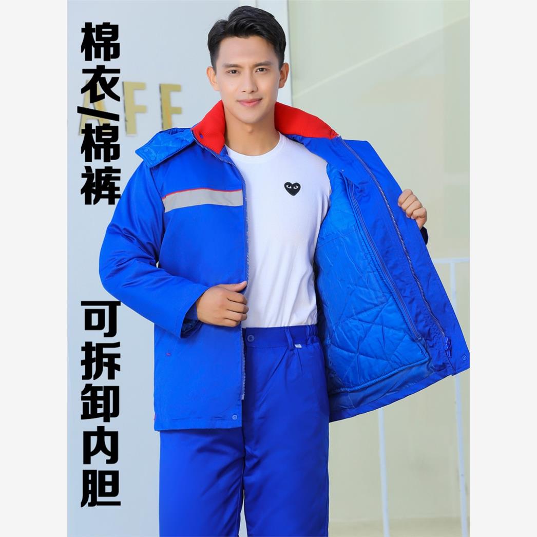 中国石化冬季加油站工作