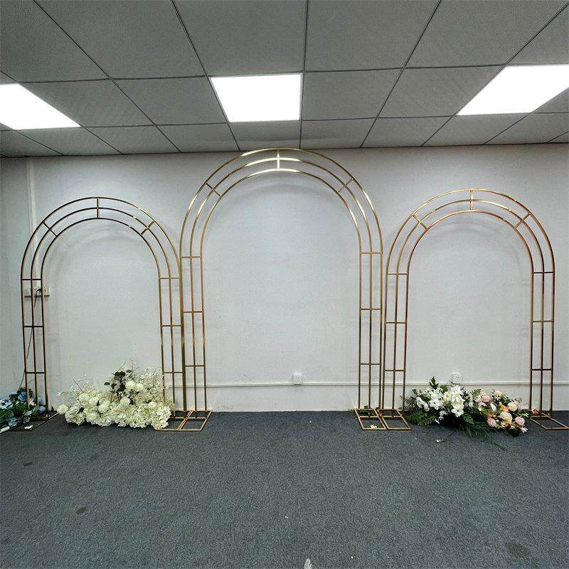 新款婚庆道具镀金铁艺婚礼舞台布置弧形拱门屏风迎宾区摆件背景架