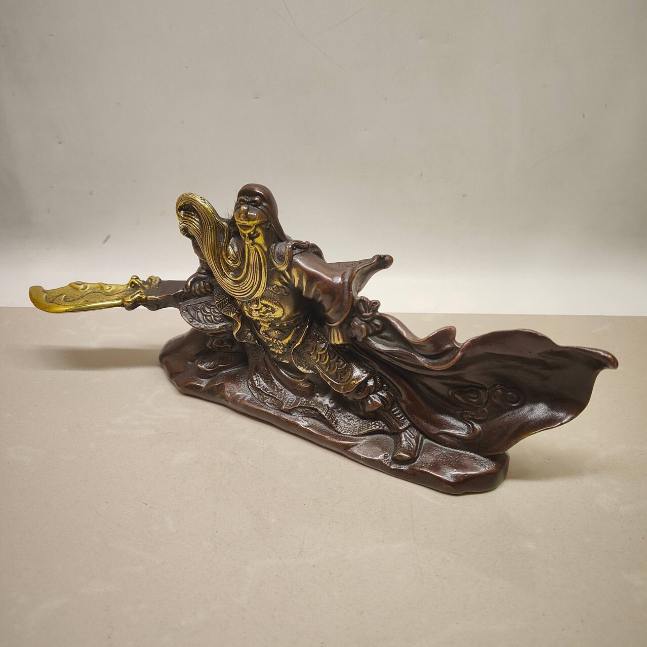 古玩批发仿古铜器关公像摆件武关二爷关羽笔架客厅工艺品
