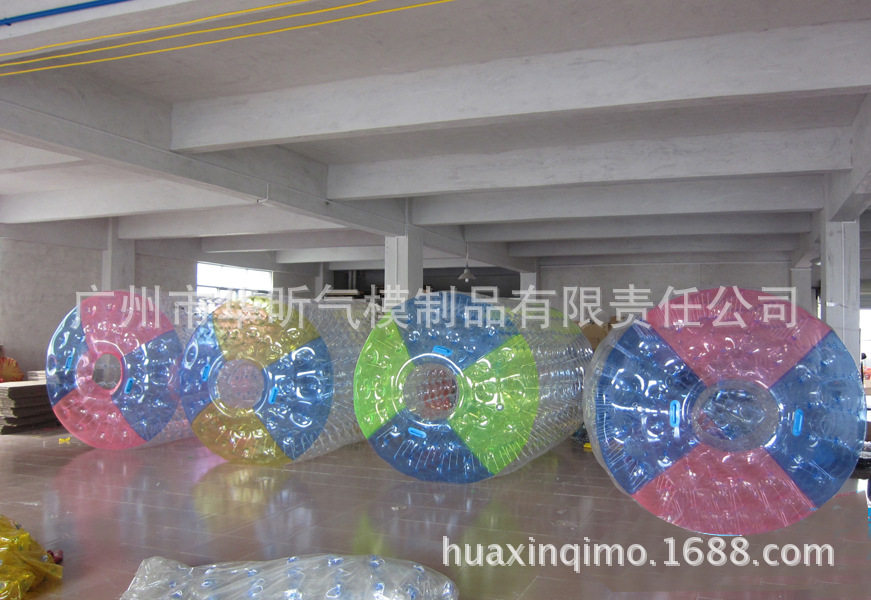 厂家直销水上滚筒球水上充气玩具水上球加厚料水上滚筒可出租