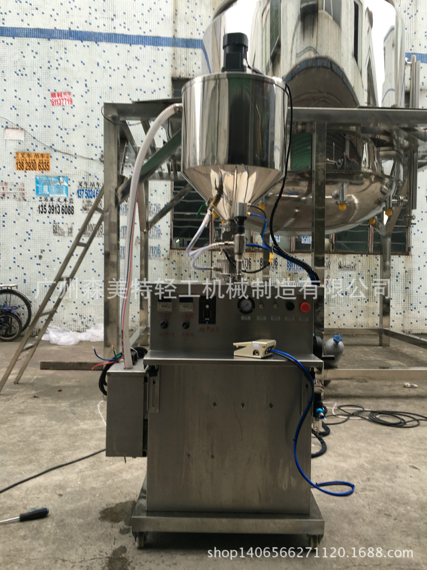 高粘度物料灌装机 脱毛蜡加热灌装机 加热搅拌恒温膏体灌装机