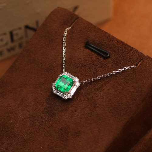 QUEENA.Z 2026新品设计师系列女士祖母绿吊坠HH580622014