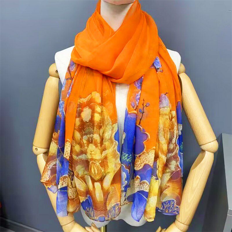 气质丝巾春秋洋气披肩牡丹花纱巾旅游拍照高端沙巾薄款橙色围巾女