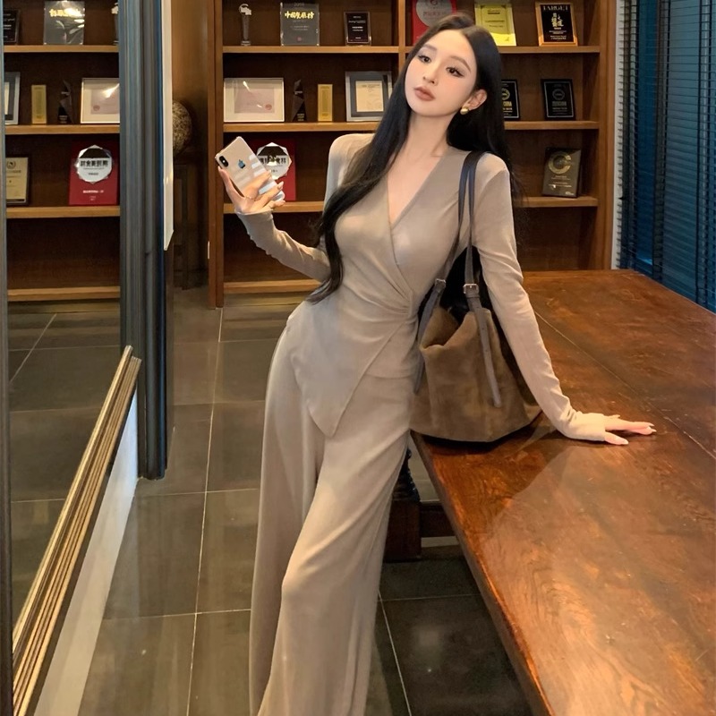修身交叉v领气质长袖T恤上衣女秋季显瘦套装垂感休闲阔腿裤两件套