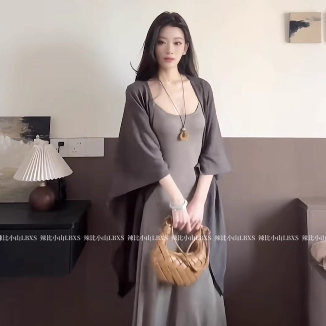 灰色吊带连衣裙女夏季2025新款收腰修身裙子辣妹性感气质a字长裙