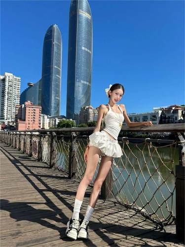 法式纯欲辣妹修身挂脖吊带背心女夏季热辣收腰花苞蓬蓬短裙两件套