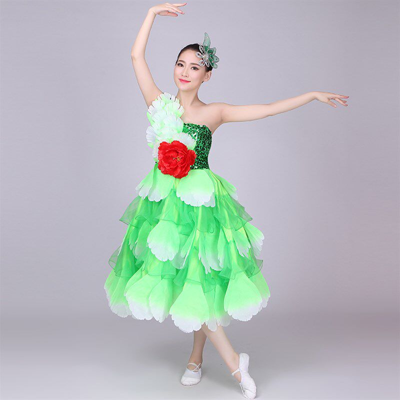 新款开场大摆裙演出服女民族伴舞裙2019表演舞蹈裙花瓣半身短裙子