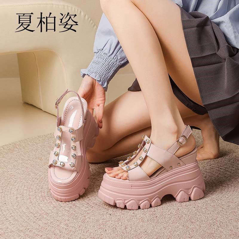 夏季新款12cm内增高女鞋镂空透气水钻时尚坡跟凉鞋漆皮百搭松糕鞋,女鞋,罗马凉鞋,淘宝优惠券,粉丝福利购,淘宝优惠卷