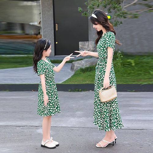 高端母女装连衣裙夏装2025新款洋气网红亲子装长裙气质仙女沙滩裙
