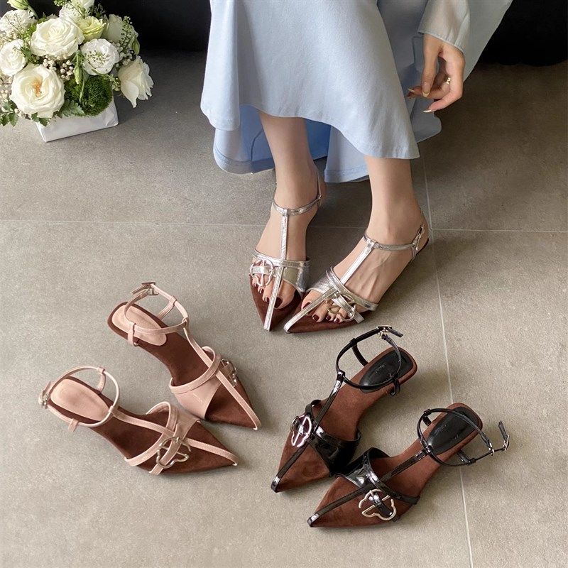 2025夏季新款低跟小众设计金属扣坡跟中跟尖头一字扣露趾凉鞋女鞋,女鞋,时装凉鞋,淘宝优惠券,粉丝福利购,淘宝优惠卷