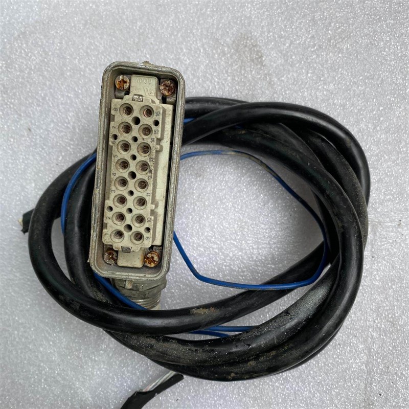 热销马波斯E9电箱I/O输入输出插头。还有一个传感器10针母头,
