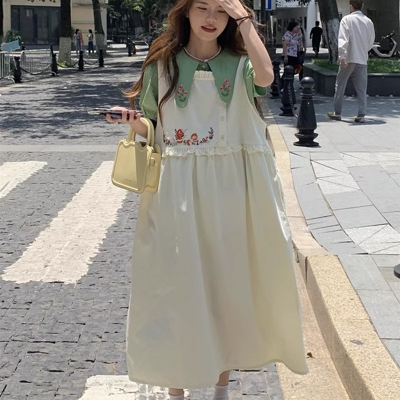 大码女装胖妹妹森系减龄宽松绣花连衣裙洋气花朵泡泡袖衬衫套装夏
