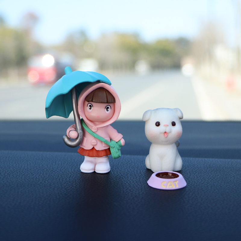 热销女士汽车摆件可爱系撑伞小女孩车载中控台卡通小人车内装饰品