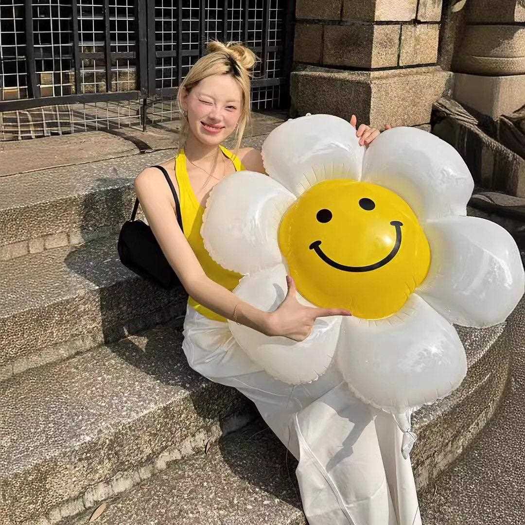 新款直销修身柠檬黄挂脖吊带背心女少女可爱显白显瘦上衣