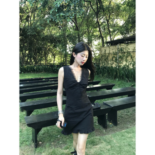Joeyoo 时光花园 黑色连衣裙女夏蕾丝V领无袖a字短裙小黑裙