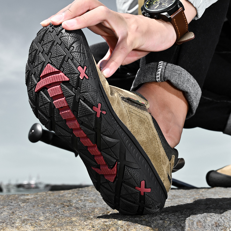 秋季男士户外防滑运动休闲鞋软底透气旅游休闲爸爸鞋皮鞋男鞋