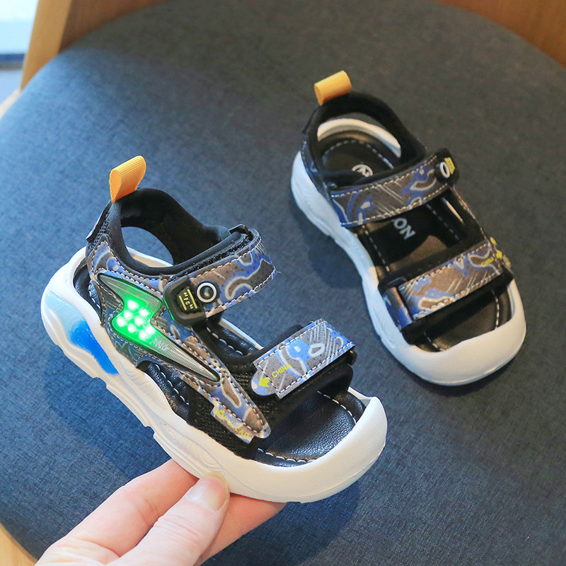 儿童凉鞋男童软底防滑发光24岁3男宝沙滩鞋迷彩色小男孩运动凉鞋