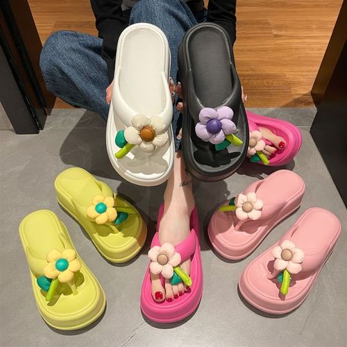 夹脚花朵人字拖鞋女2024年新款夏季百搭踩屎感防滑海边沙滩凉拖鞋