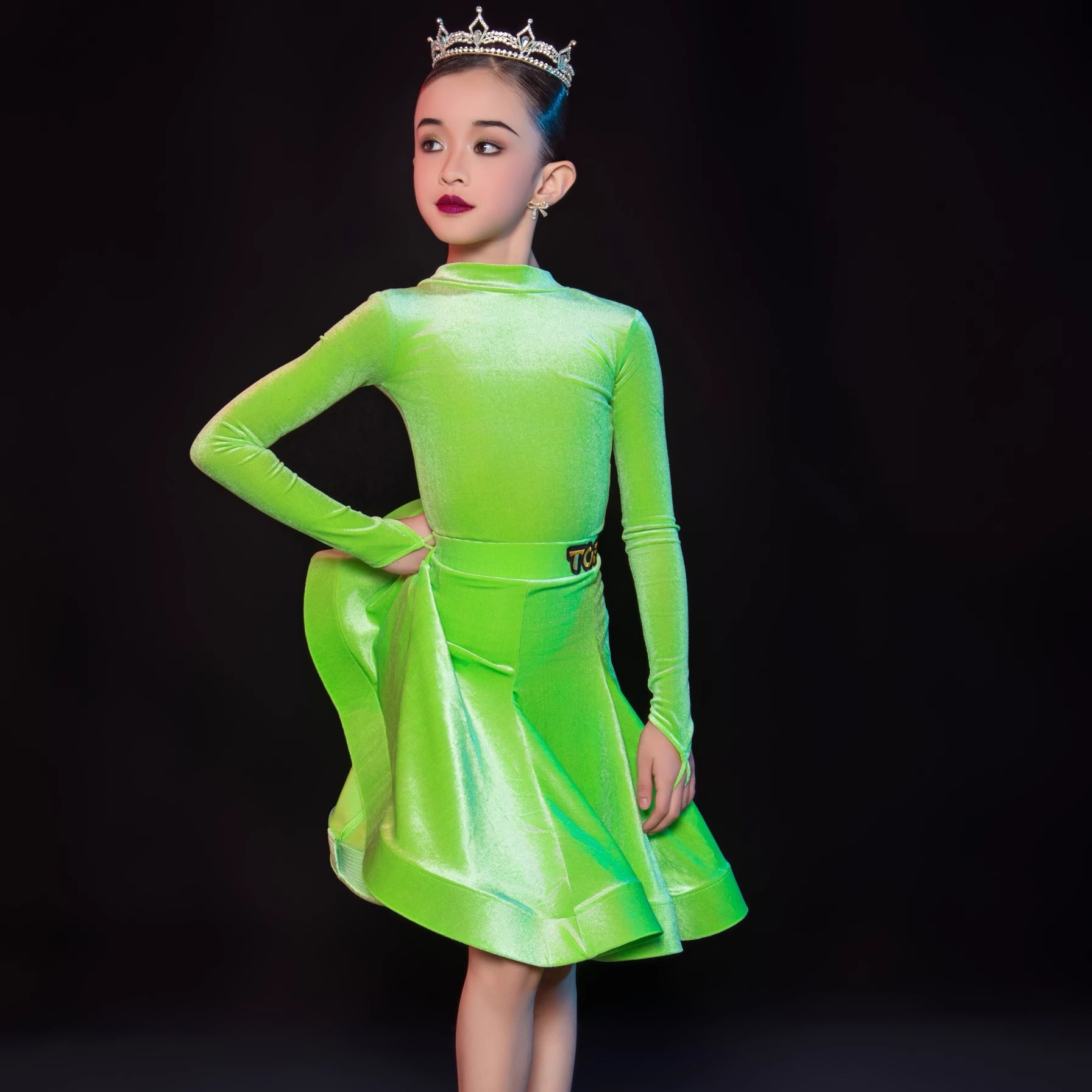 TOP荧光绿色韩国丝绒拉丁规定服