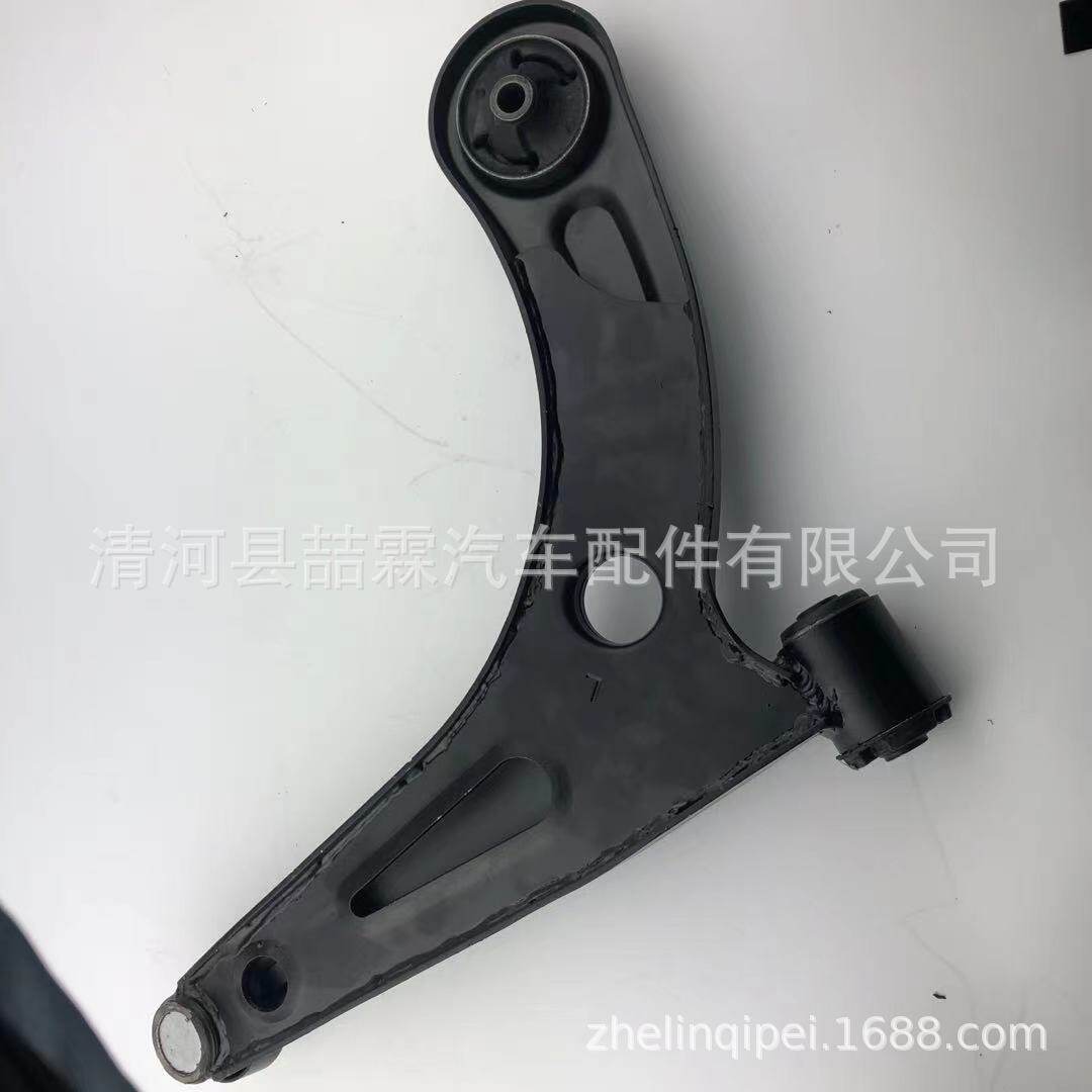 宝骏730下摆臂24543768
