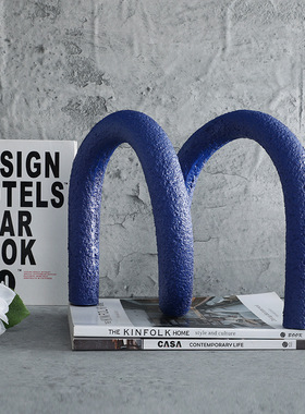 现代简约蓝色几何树脂抽象绳结摆件样板间售楼处书房客厅软装饰品