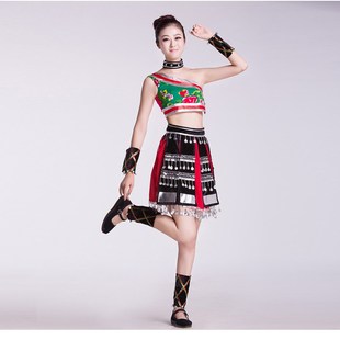 走在山水间女瑶族舞表演成人儿童壮族装少数民族佤族舞蹈演出服装