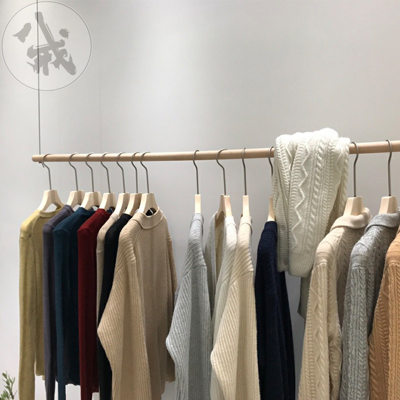 服装店吊挂展示架上墙式钢丝吊顶侧挂简约挂衣架实木女装木头吊杆
