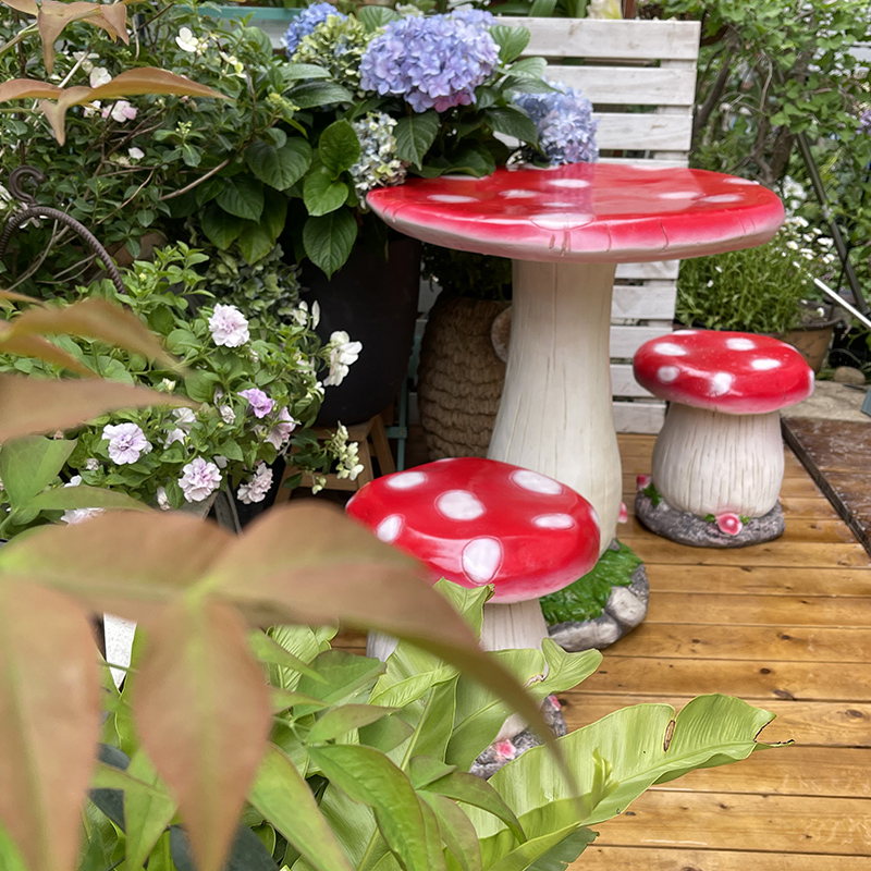 户外卡通蘑菇桌子摆件花园装饰蘑菇凳子阳台桌椅子庭院休闲三件套