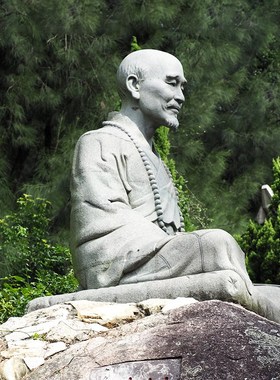 弘一法师雕塑制作名伟人石雕像雕刻户外寺庙禅意大型景观僧人摆件