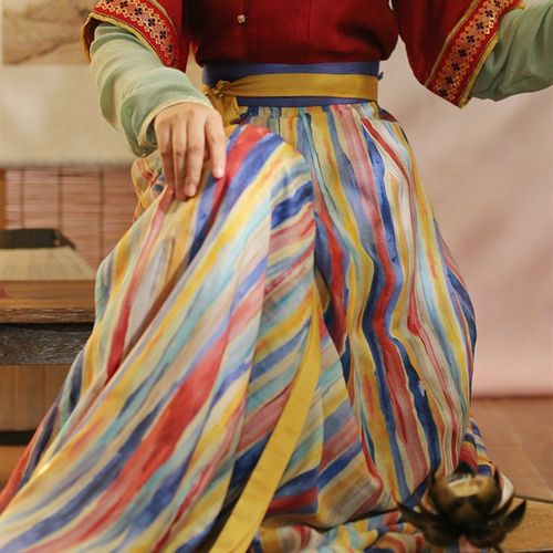 彩绘大唐定制子沫记汉服女唐制复原垂领褙子间条渐变八破交窬裙