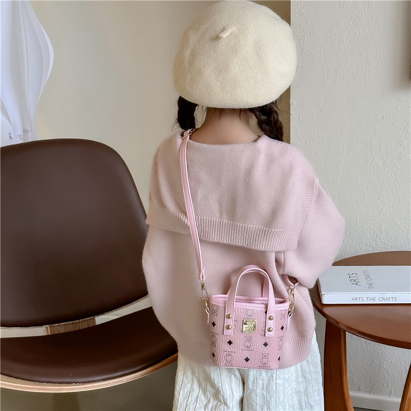 韩版秋冬新款网红小女孩手提水桶包儿童洋气外出宝宝配饰斜挎背包