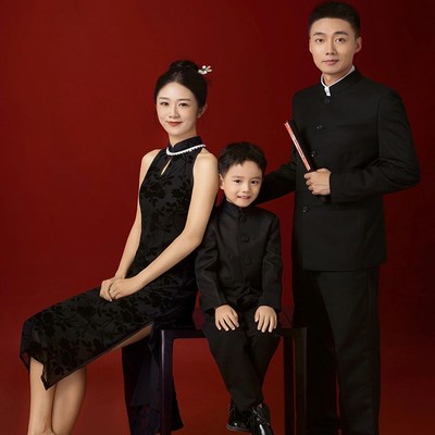 影楼主题亲子装一家四口全家福拍照服装影楼主题亲子装拍照中山装