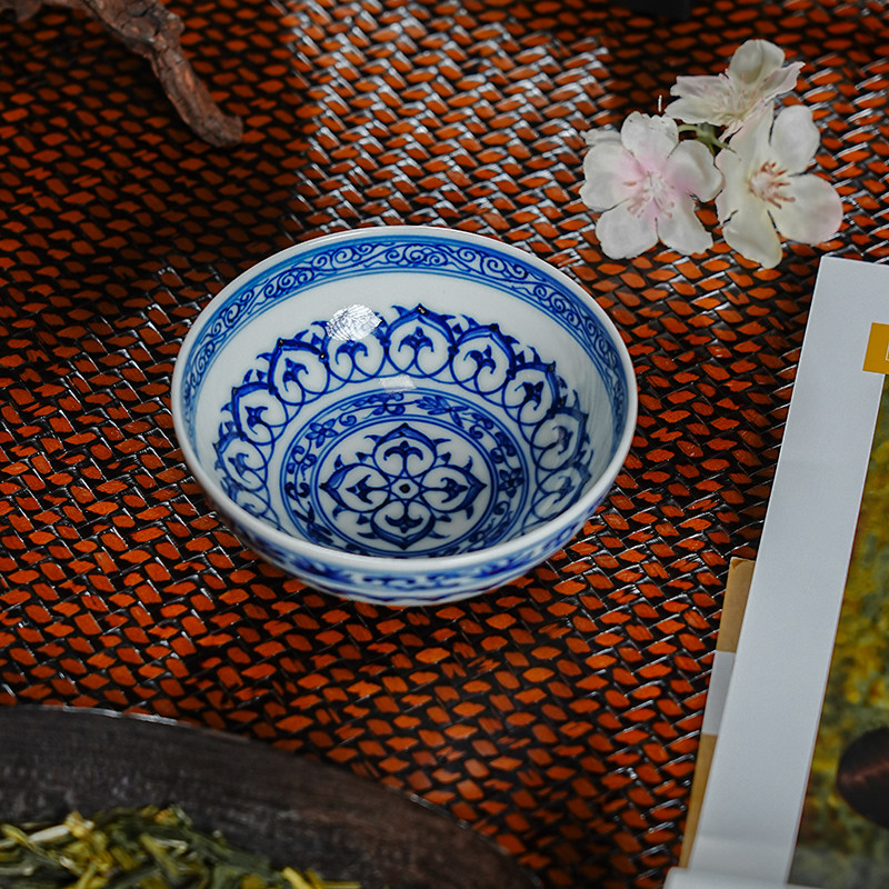 墨舍柴窑青花永乐宝相纹普洱杯纯手工手绘茶具景德镇主人杯内绘