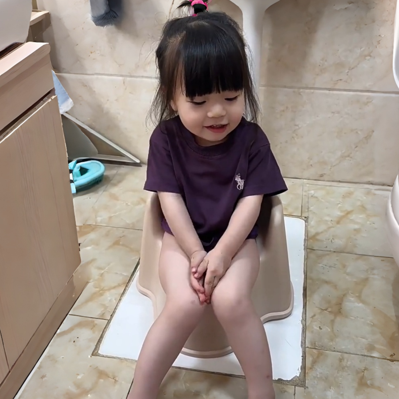 女宝宝幼儿园蹲坑坐便器