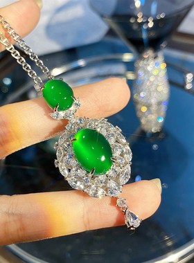 新款气质高冰绿玉髓锁骨链重工满钻锆石镶嵌祖母绿双蛋吊坠项链女