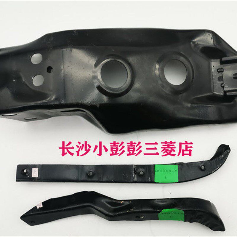 热销猎豹黑金刚骑兵V31V33前包角骨架 前保险杠侧支架  前包角支