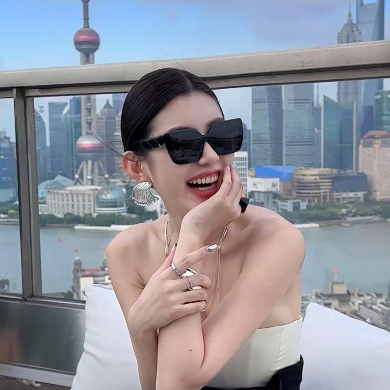 D家菱格纹防紫外线猫眼女潮墨镜