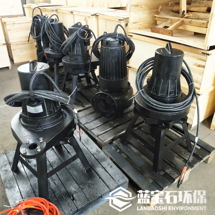 自吸潜水曝气机黑臭水体除藻