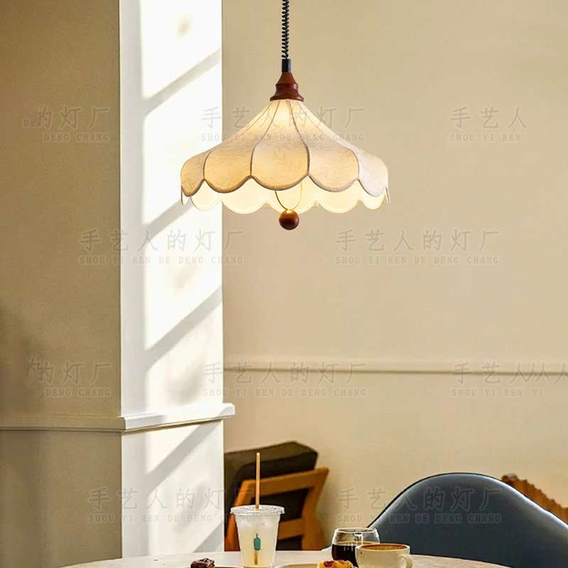 法式奶油风复古餐厅灯餐桌中古岛台卧室布艺中古风伸缩灯新款吊灯