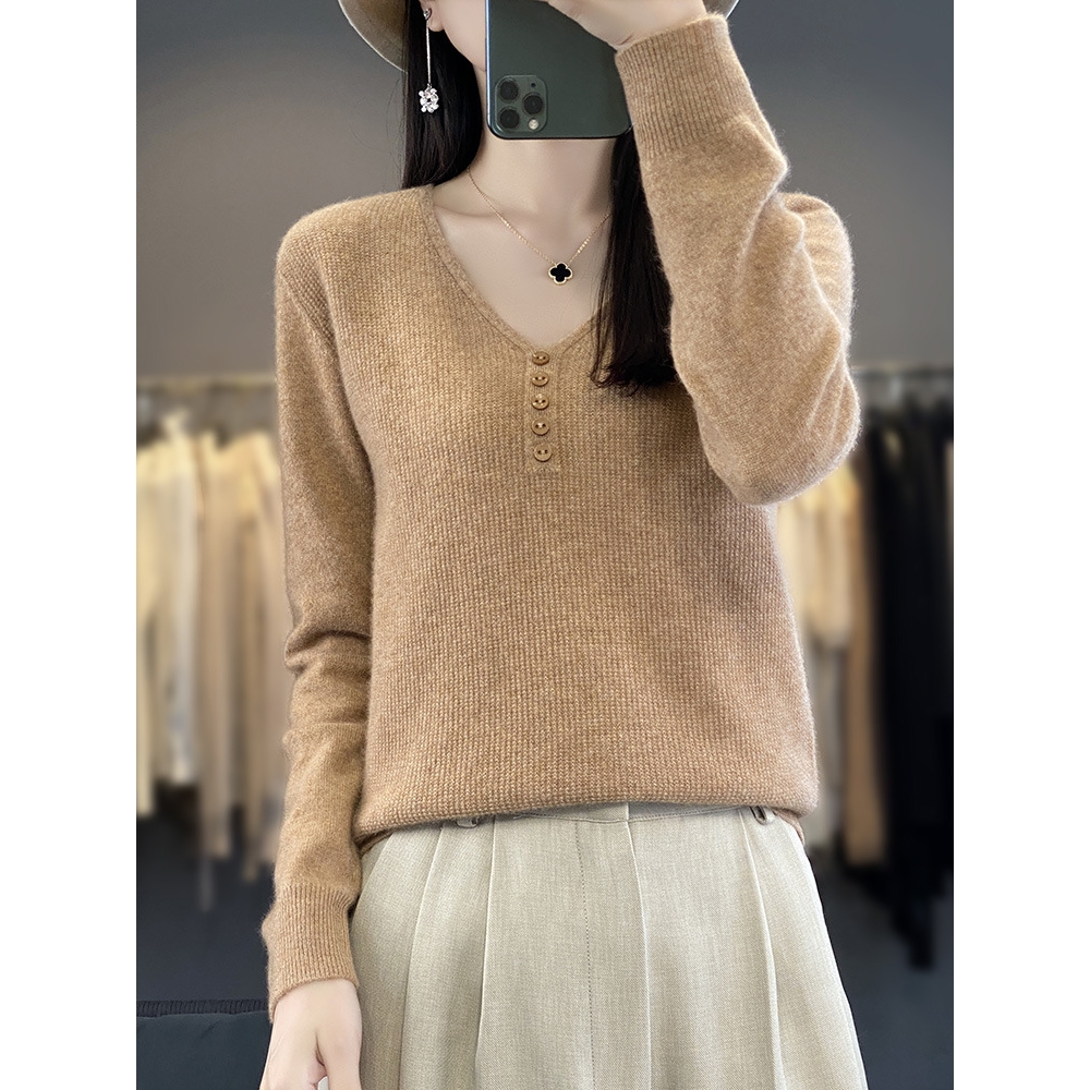 秋冬内穿外搭新款显瘦女款带扣打底衫V领长袖针织衫上衣宽松大码
