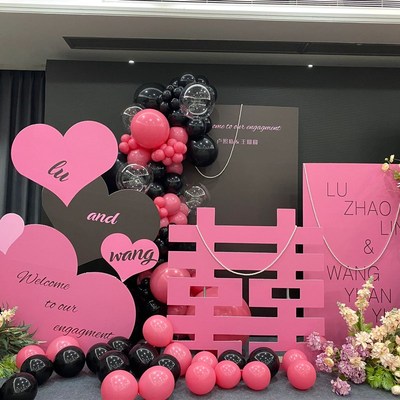 网红黑粉色订婚宴舞台布置KT板背景墙成品定制婚礼装饰气球布置