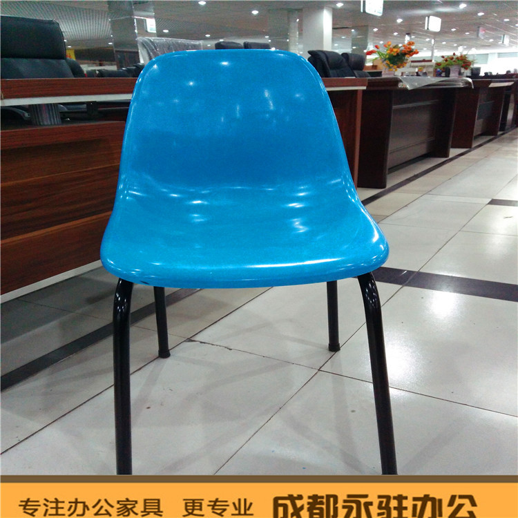 厂家直供时尚玻钢四脚餐桌椅