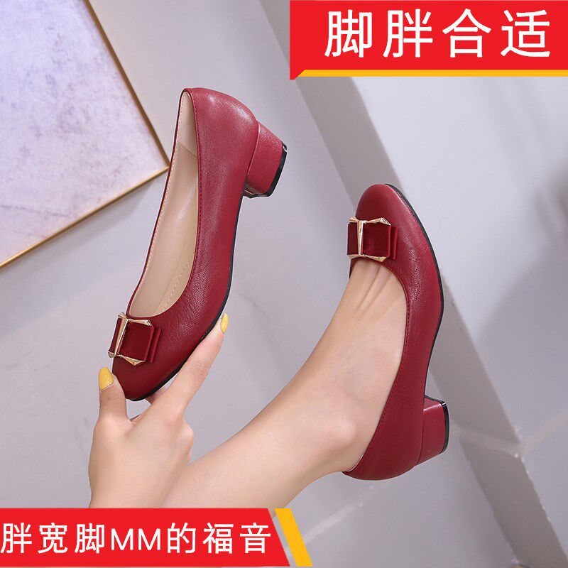 软皮软底妈妈鞋圆头中跟大码41胖宽肥脚单鞋女红色婚鞋粗跟高跟鞋
